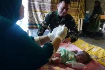Ditengah Keprihatinan, Bayi Maulana Lahir di Tenda RSL TNI