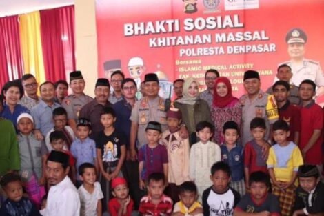 Gelar Bhakti Sosial, Polresta Denpasar Khitan 34 Anak 