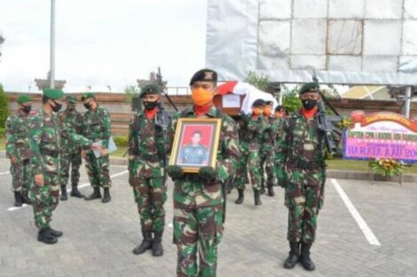 Jenazah Almarhum Kapten Cpn Kadek Udi Tiba di Bali, Pangdam Sambut Dengan Kehormatan