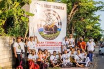Tolak Pembangunan Terminal LNG, Tujuh Banjar Pasang Baliho