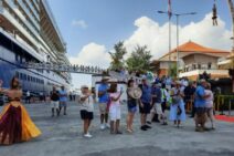 Kapal Pesiar “Celebrity Solstice” Sandar di Benoa, Ribuan Wisatawan Nikmati Pariwisata Bali