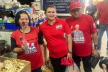 Momen Hari Ibu, Agung Paramita Dewi (APD) Blusukan di Pasar Badung Sosialisasikan Capres Ganjar – Mahfud
