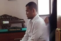 Dituntut 3 Tahun Akibat Ketangkap Bawa Sabu dan Taji