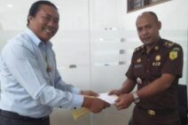 Wayan Muka Laporkan  WB Ketua DPRD Klungkung Yang Diduga Selewengkan Dana Bansos