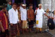 Gus Adhi Serahkan Bantuan RMU di Subak Gunung Sari