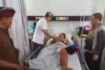 Supadma Rudana Jenguk Suwitra Korban Pohon Tumbang