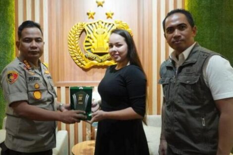 Polresta Denpasar Beri Penghargaan Wisatawan Asing