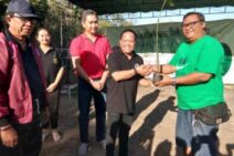 Dua Fakultas Universitas Dwijendra Tanam Mangrove dan Bersihkan Sampah di Tahura