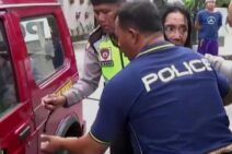 Tarik Kalung Pedagang Nasi, Pelaku Jambret Babak Belur Dihajar Warga