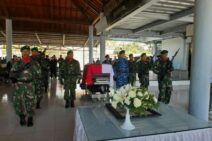 Upacara Militer Warnai Pelepasan Jenazah HS Dillon