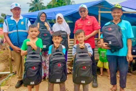 PLN - Bantuan perlengkapan sekolah bagi anak-anak terdampak gempa Cianjur.