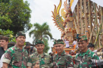 Kasrem 163/Wira Satya Hadiri Pelebon Putra Pahlawan Ngurah Rai