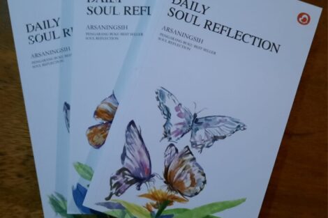 Bunda Arsaningsih Luncurkan Buku “Daily Soul Reflection”