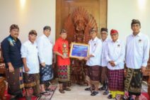 Gubernur Koster Dianugrahi PWI Bali Nugraha 2023