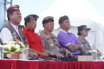 International Kite Festival ke-45, PLN Ajak Komunitas Pelayang Main Layang-Layang Aman di Pantai Padang Galak 
