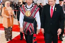 Berbusana Adat Tanimbar, Presiden Jokowi Sampaikan Pidato di Gedung Nusantara