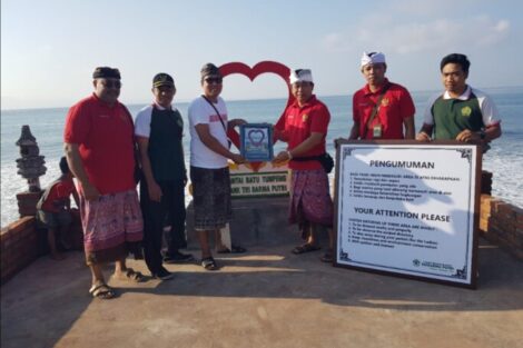HUT Ke- 54 BPR Tri Dharma Putri, Gelar Aksi Bersih Pantai dan Lepas Tukik