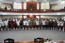 Serahkan Hibah NPHD Pendanaan Pemilukada, PJ Gubernur Tekankan Pentingnya “Cooling System”