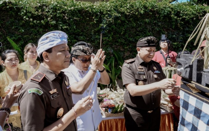 terasbalinews. bupati badung, giri prasta, kejaksaan