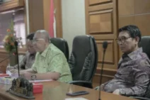 Sekda Badung Hadiri Rapat Kerja Pimpinan dan Banggar DPRD Badung
