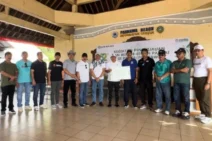 Sambut HUT ke 62, Bank BPD Bali Bersih-bersih di Pantai Pandawa dan Sumbang Tanaman