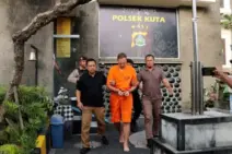 Polisi Ciduk Bule Jerman Viral Lakukan Penganiayaan-Rusak Vila
