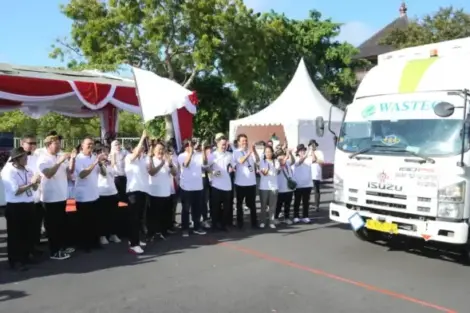 Sekda Bali Dewa Made Indra saat menghadiri dan menyaksikan penarikan alkes bermerkuri wilayah Bali dan NTB oleh Direktorat Jenderal Pengelolaan Sampah, Limbah, dan Bahan Berbahaya dan Beracun (Dirjen PSLB3) Kementerian LHK RI di Taman Hutan Rakyat Mangrove, By Pass Ngurah Rai, Kamis (27/6/2024). (Foto/ist)