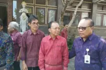 UPMI Usul Program Pelestarian Bahasa Bali kepada Wayan Koster