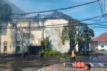 Gedung Server Unud Denpasar Ludes Terbakar, 7 Mobil Damkar Dikerahkan