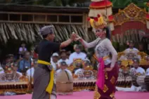 Komunitas Seni Nyenit Nyenir Banjar Sulangai, Bawakan Joged Bumbung Tradisi di PKB ke-46