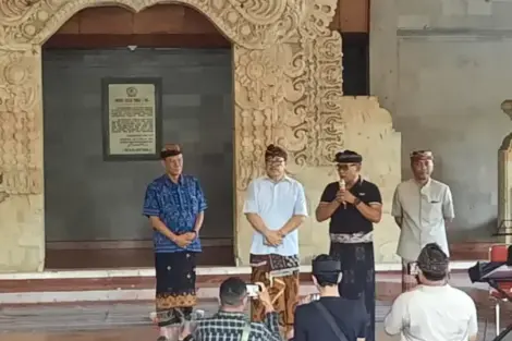 Jalin Kebersamaan Jelang Akhir Masa Tugas, DPRD Bali “Ngelawar” Bareng