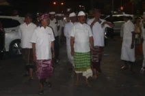 Jalan Kaki ke Pura Taman Ayun, Pedagang Sate Serukan Koster Lanjutkan dan Maju Terus