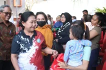 Sinergitas Program Bersama, TP. PKK Kota Denpasar Serahkan Ratusan Paket Bantuan PMT