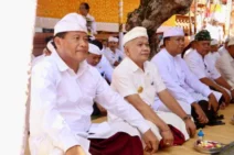 Pjs. Walikota Dewa Mahendra Ngupasaksi Upacara Matur Piuning, Mecaru Panca Kelud, Madurga dan Tabuh Rah.