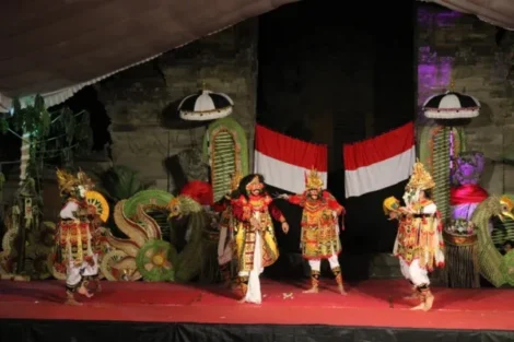 Drama Tari Calonarang Hibur Pemedek Pura Agung Jagatnatha Saat Bhakti Penganyar