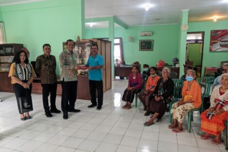 Sekwan DPRD Bali Beserta Staf Sambangi Panti Werdha Wana Seraya