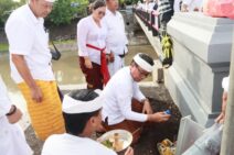 Akses Transportasi dan Keagamaan, Wawali Arya Wibawa “Mendem Dasar” Pemelaspasan Jembatan Tukad Badung, Pemogan