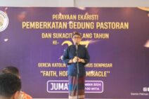 Walikota Jaya Negara Resmikan Gedung Pastoran Gereja Katholik Santo Petrus