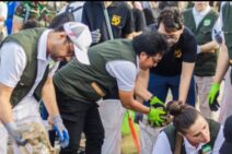 Bupati Giri Prasta Hadiri Aksi Bersih-Bersih Sampah di Pantai Kedonganan