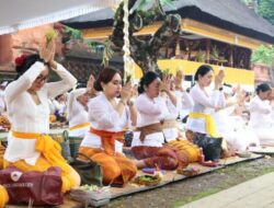 Serangkaian HUT ke-37, WHDI Kota Denpasar Gelar Persembahyangan Bersama