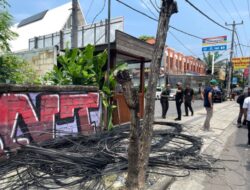 Dinas PUPR Badung Berangus Kabel Liar di Seputaran Jalan Dewi Sri, Kuta