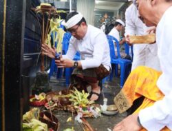 Wawali Arya Wibawa Hadiri Pujawali Banjar Tegallinggah, Padangsambian