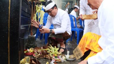 Wawali Arya Wibawa Hadiri Pujawali Banjar Tegallinggah, Padangsambian