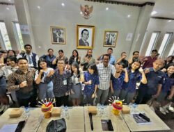 Workshop Jurnalistik Universitas Mahendradata dan PWI Bali: Edukasi Mahasiswa dan Pelajar Tangkal Hoaks
