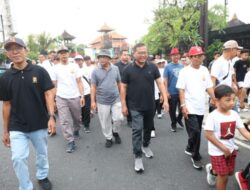 Sekda Alit Wiradana Lepas Jalan Sehat Serangkaian HUT ke-35 LPD Desa Adat Ubung