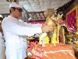 Walikota Jaya Negara Hadiri Ngeratep Lan Pasupati Sesuhunan Pura Ratu Made Agung
