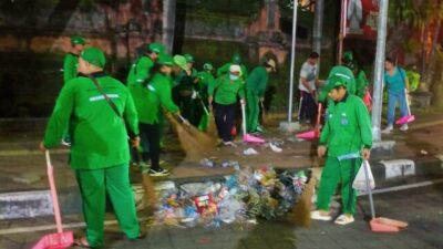 DLHK Denpasar Terjunkan 1.200 Petugas Bersihkan Sampah Usai Pengarakan Ogoh-ogoh, Volume Meningkat Hingga 100 Ton