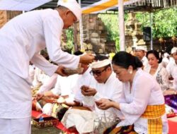 Walikota Jaya Negara dan Wawali Arya Wibawa Hadiri Pujawali Pura Agung Lokanatha Denpasar