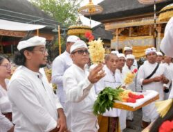Walikota Jaya Negara Hadiri Upacara Melaspas dan Pasupati Pelawatan di Pura Dalem Penataran Sumerta