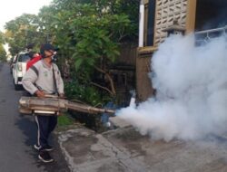 Antisipasi DBD, Desa Dangin Puri Kelod Laksanakan Fogging Focus di Jalan Jayagiri